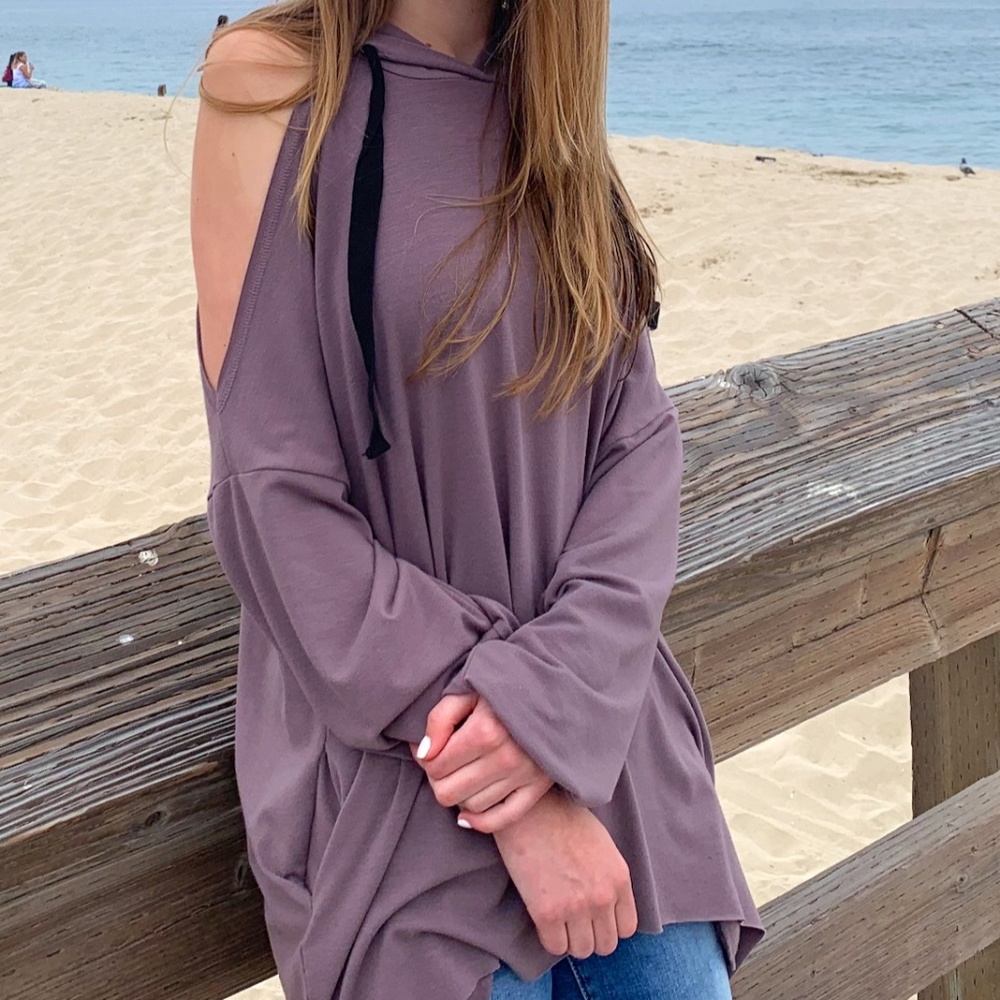 Cut shoulder hoodie
